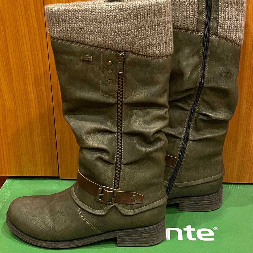 Brand new stylish winter boots with lambs wool lining